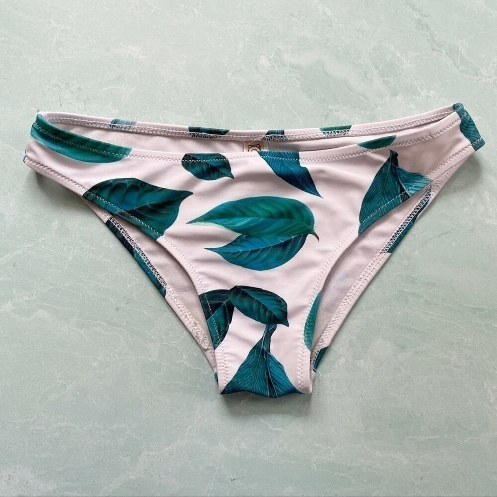 5 apparel leaf pattern white swimsuit bottom sz S